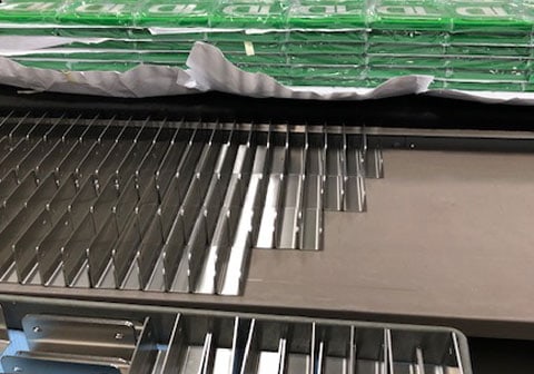 Conveyor belt with handles during production